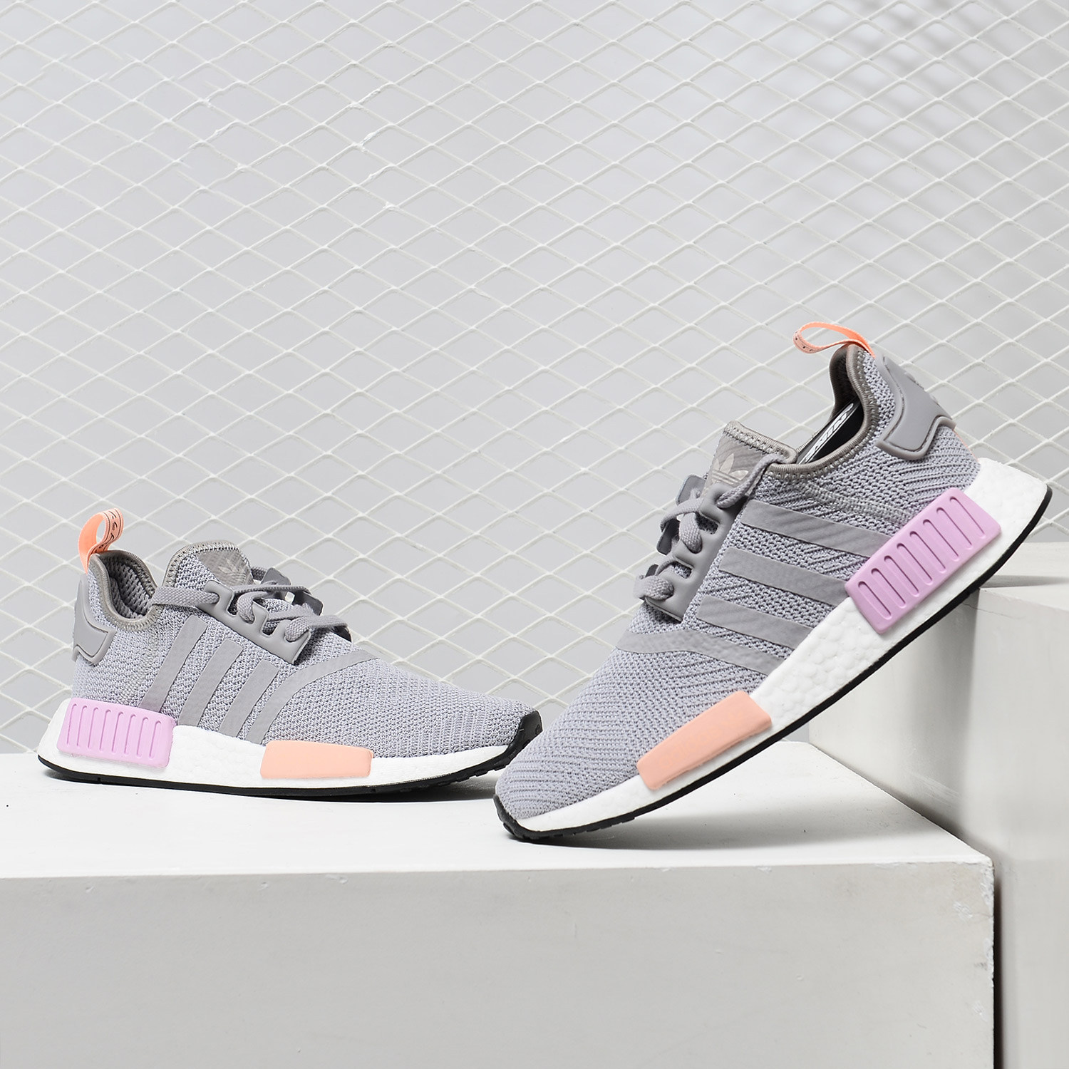 Adidas/阿迪达斯正品三叶草女子NMDR1三叶草系列休闲鞋B37647