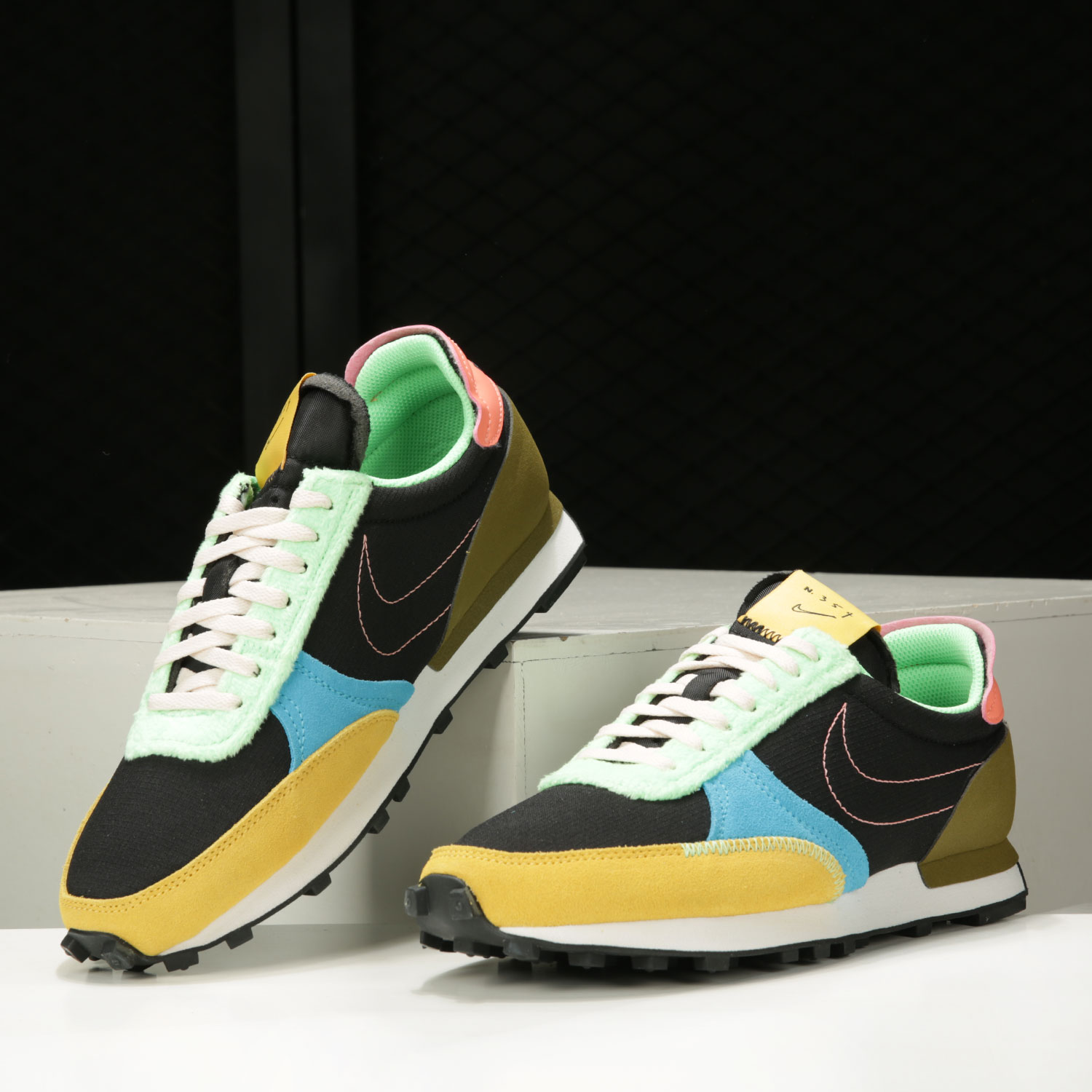 Nike耐克正品复古拼接休闲跑步鞋