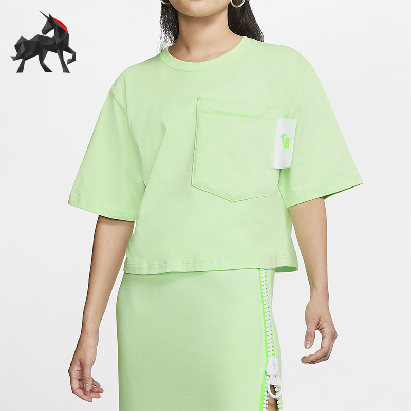 耐克女士圆领透气短袖T恤