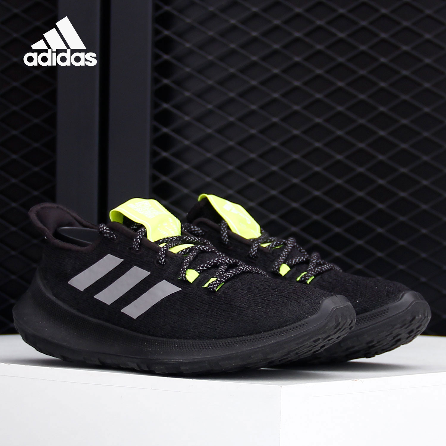 Adidas/阿迪达斯正品春季新款大童休闲运动训练跑步鞋 EE4032