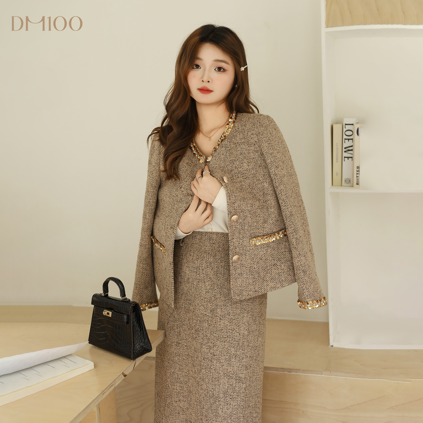 DM100大码百分百女装微胖mm冬季气质正肩显瘦夹棉编织小香风套装