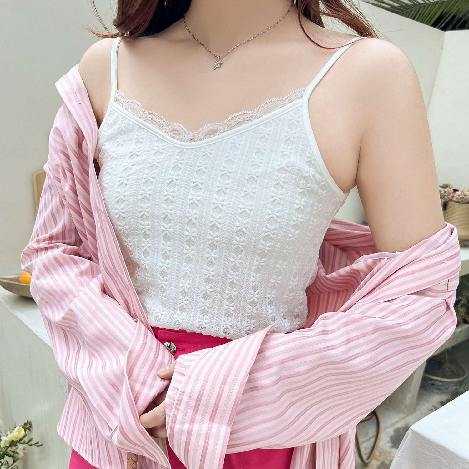 DM100大码百分百2025春季新款女装打底上衣弹力蕾丝刺绣吊带背心
