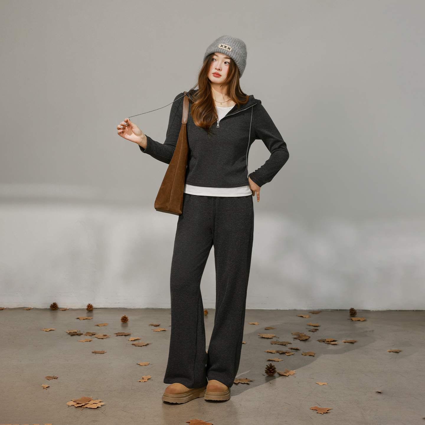 【12/08 20点 新品88折+立减15%】DM100大码磨毛正肩撞色休闲套装