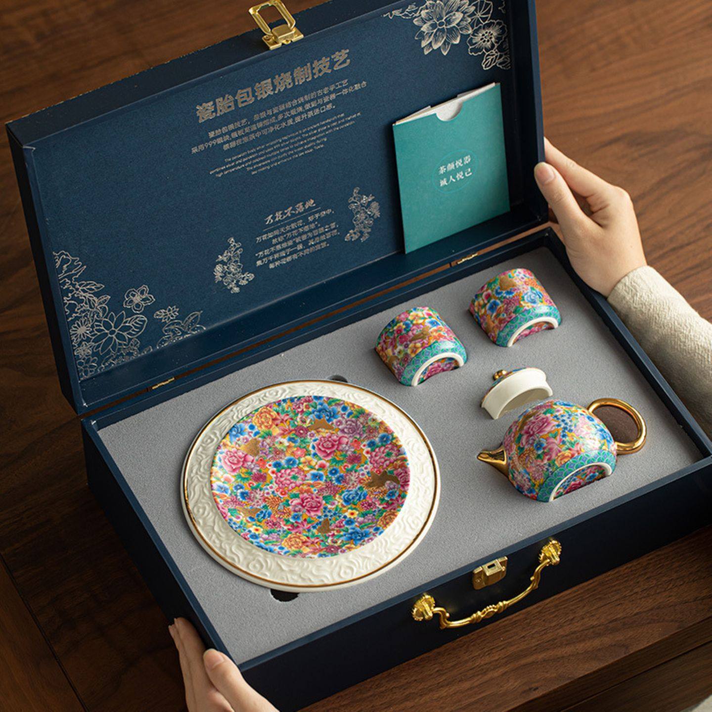 故宫珐琅彩描金茶壶茶杯礼盒