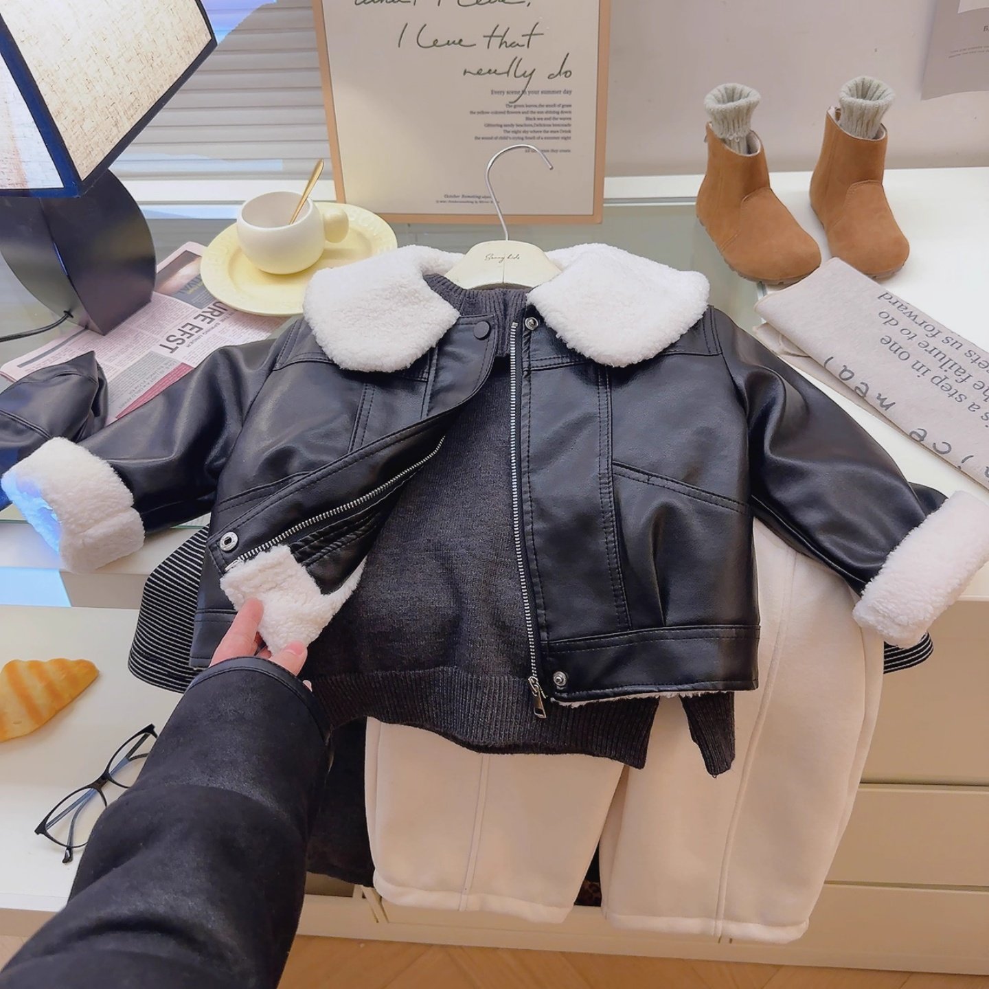 女童男童加绒加厚皮衣2026秋冬新款翻领羊羔毛酷帅机车服夹克外套