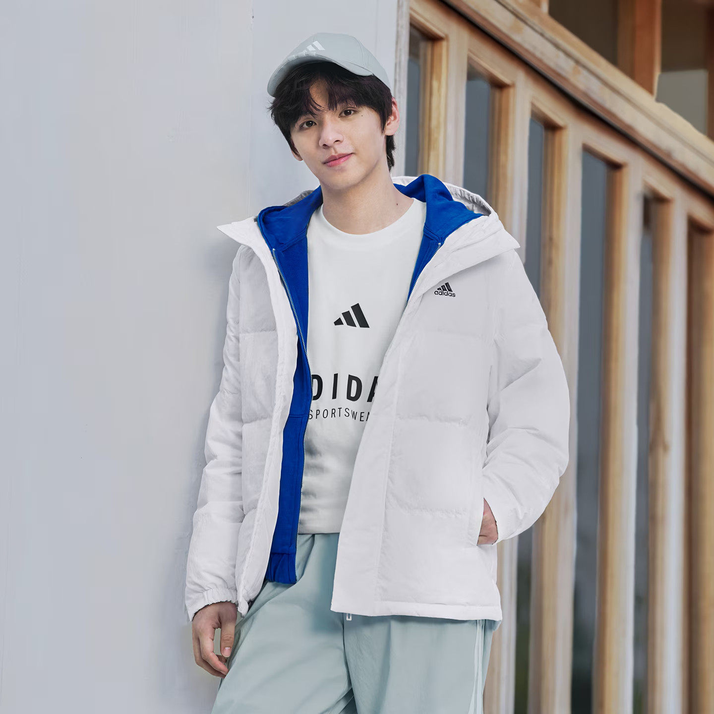 Adidas/阿迪达斯男女冬季保暖运动上衣休闲连帽鸭绒羽绒服IZ4884