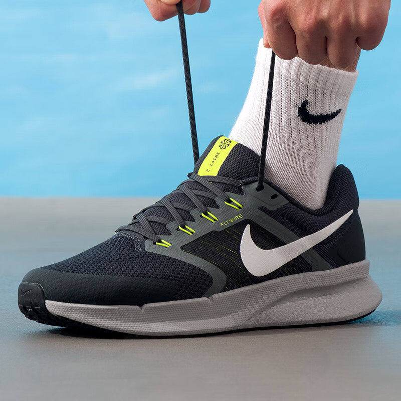 Nike耐克男鞋跑鞋轻便运动鞋男秋季新款透气减震正品黑色跑步鞋子
