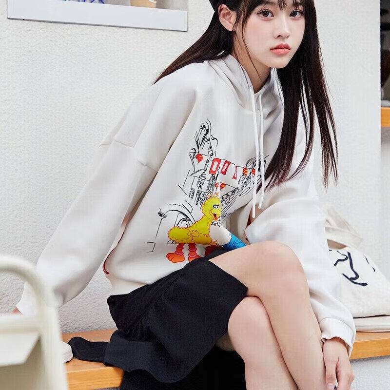 阿迪达斯连帽卫衣女秋新款芝麻街联名印花卡通宽松校园套头衫上衣