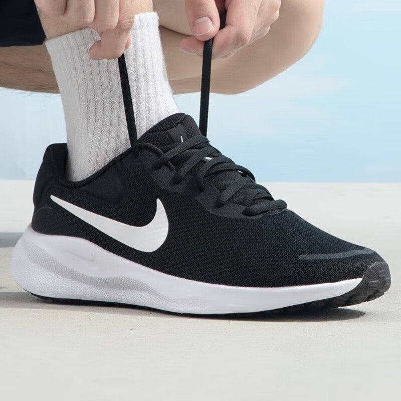 Nike耐克黑色软底跑步鞋