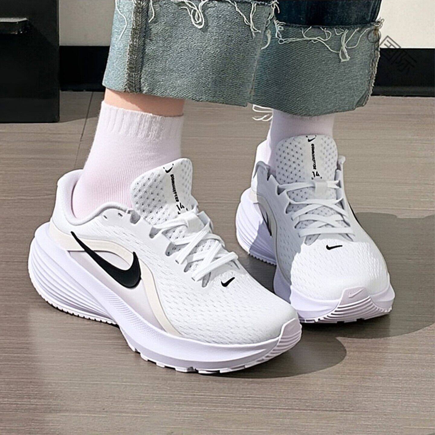 白色跑步鞋Nike耐克鞋子