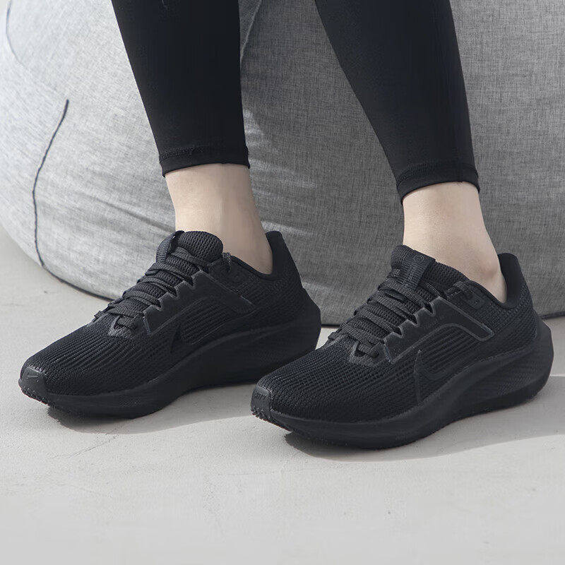 Nike耐克黑武士跑步鞋软