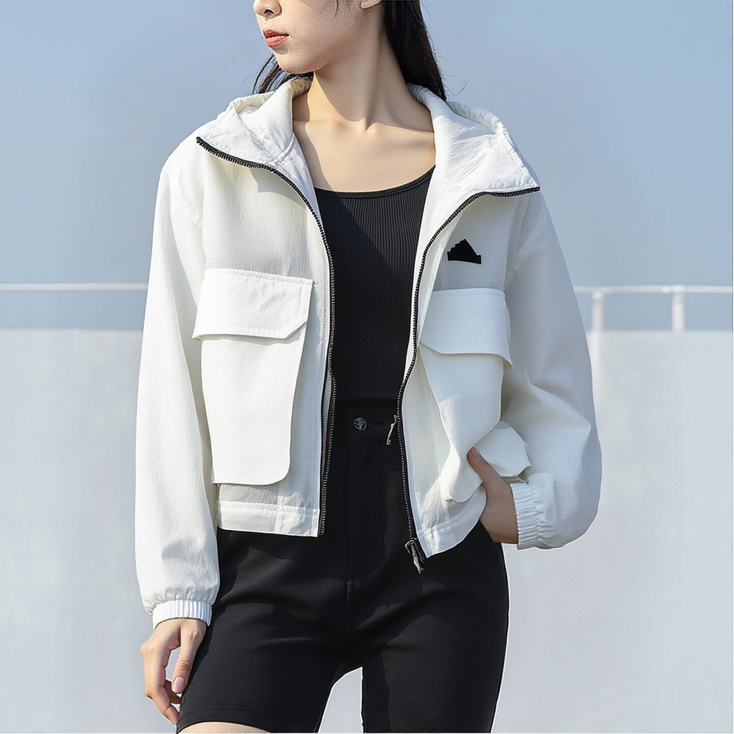 阿迪达斯外套女秋季新款白色防风衣快乾运动服梭织夹克棒球服上衣