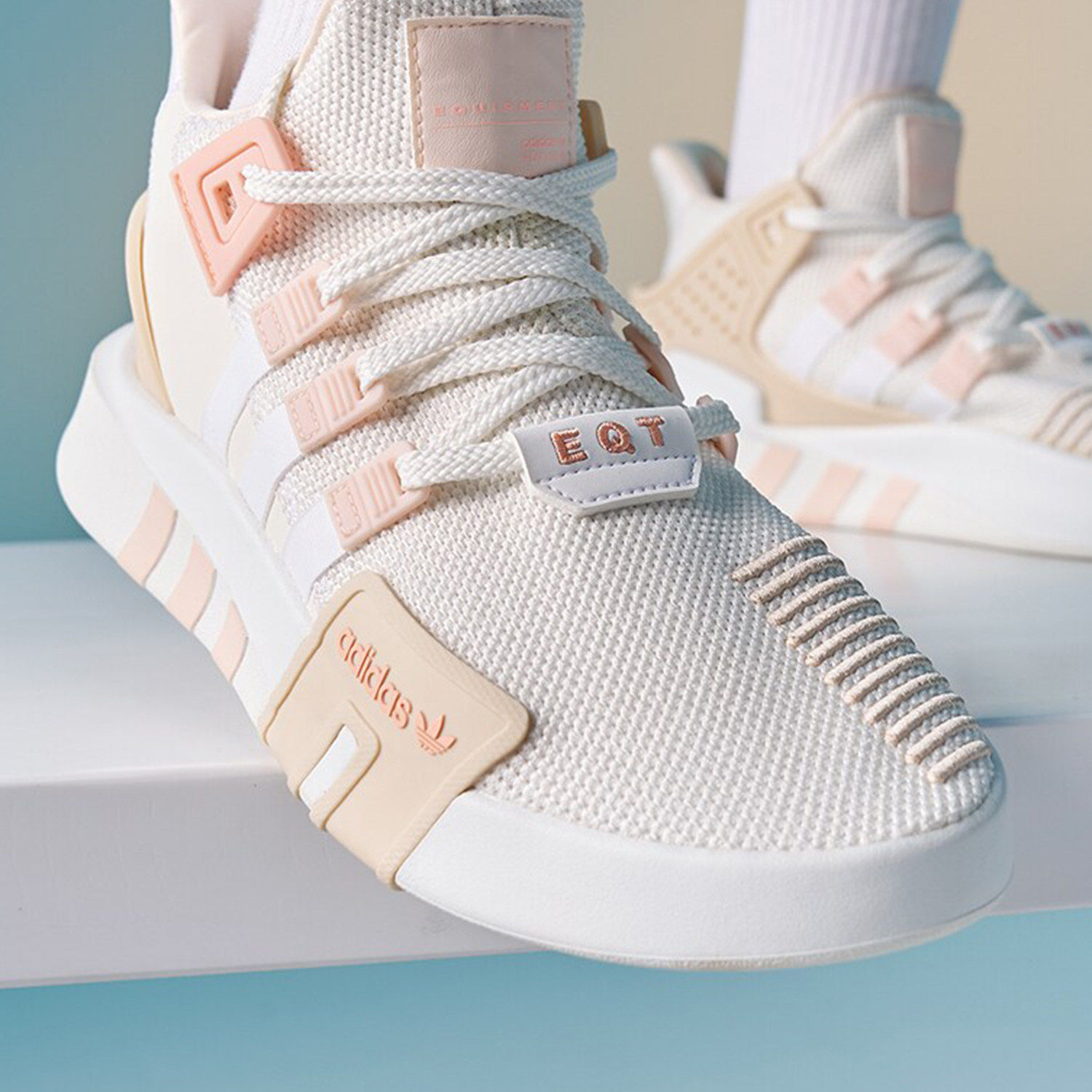 阿迪达斯女鞋夏季新款三叶草正品运动白色透气网面EQT复古跑步鞋