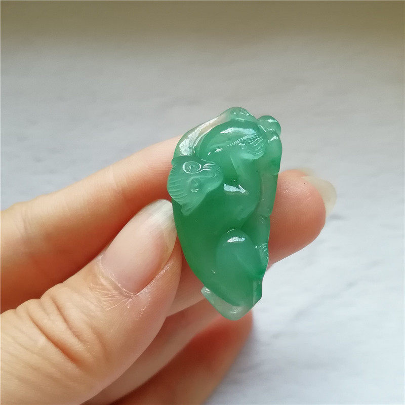 收藏天然独龙玉项链手工精雕生肖猴子吊坠叶子挂件玉坠项链福到秒