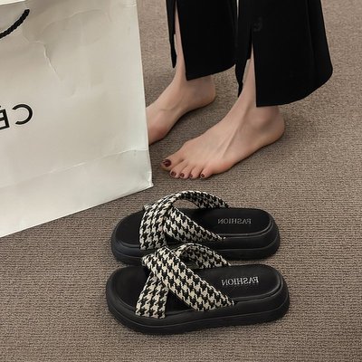 网红爆款拖鞋女夏外穿时尚2025新款厚底凉拖配裙子绝美上班软底高