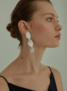 【SALE】陶泥旋转扁耳夹女极简独立手工制作白色原创设计陶泥