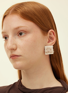 【SALE】方绒耳钉白色毛毛原创设计手工毛线不退不换