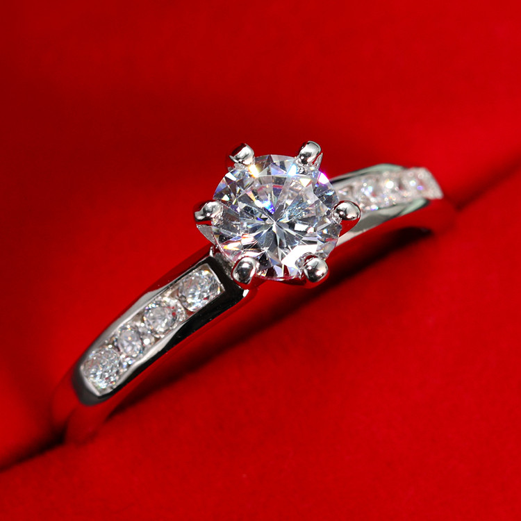 s925纯银仿真钻戒六爪一克拉戒指女求婚锆石时尚银饰气质钻石个性