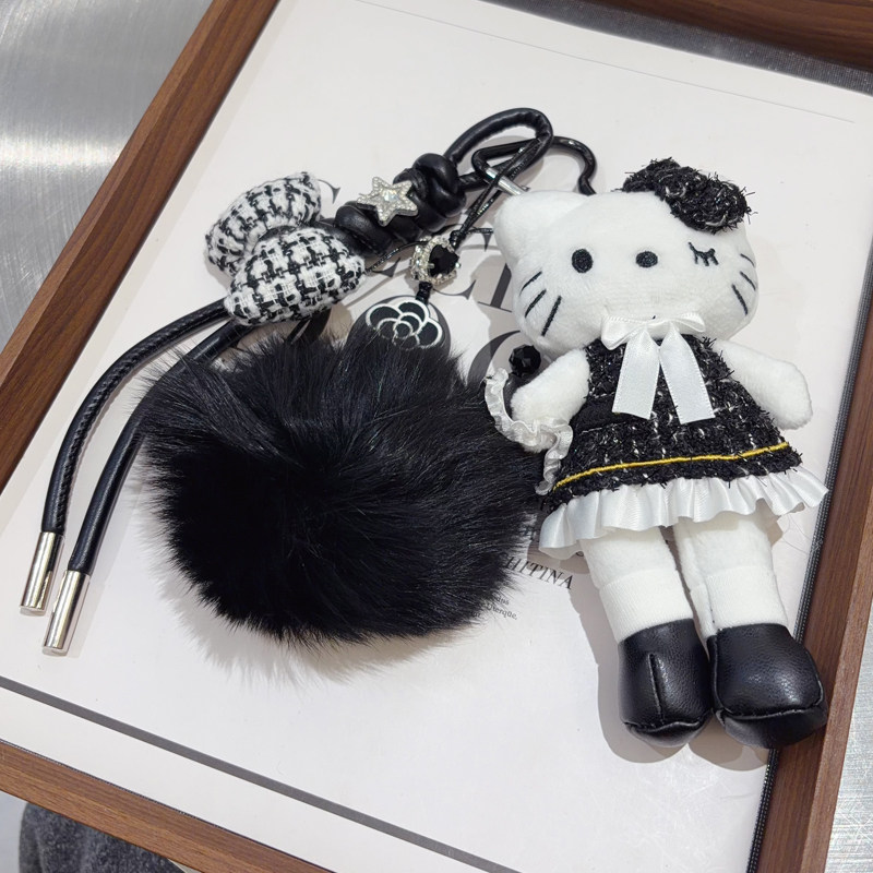 小香风黑裙白色领结长腿KT公仔包包挂件手工编织狐狸毛球钥匙扣新