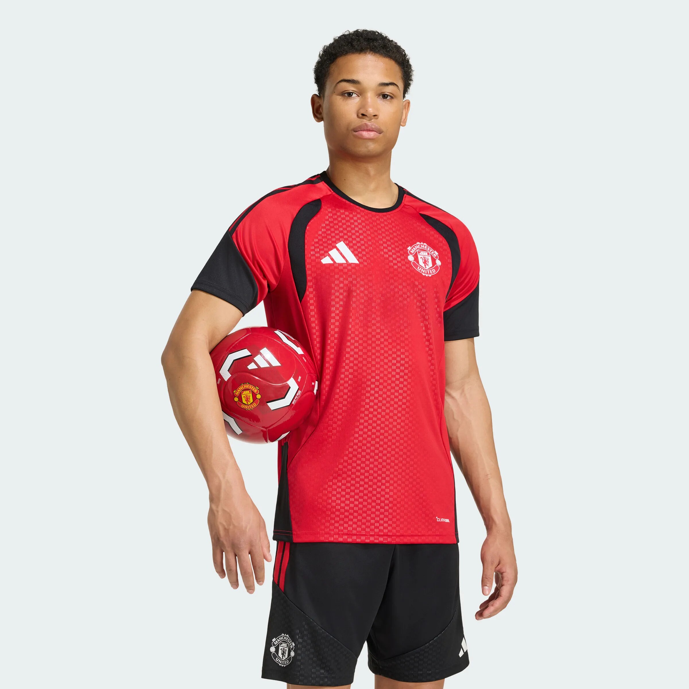 极地Adidas阿迪达斯26/27曼联赛前训练服短袖足球服男子KC4872