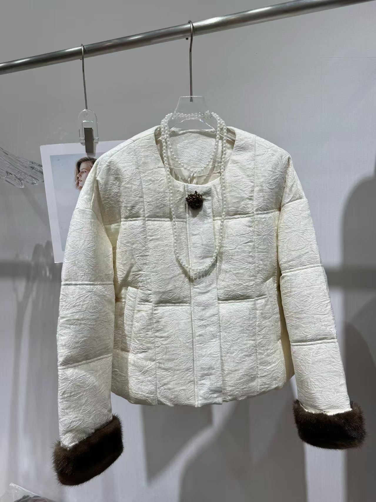反季节捡漏欧洲站高端定制新中式国风提花羽绒服 - 实物图