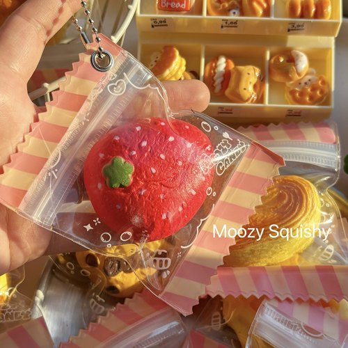一盘点心草莓糖慢回弹捏捏乐解压玩具仿真面包挂件钥匙扣包挂