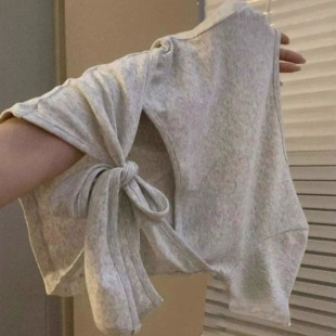 纯欲风甜辣妹灰色V领短袖t恤女夏季新款设计感露背修身显瘦短上衣