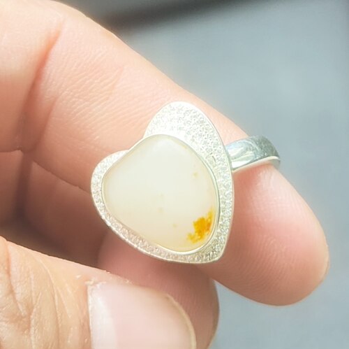 纯天然真皮籽料爱心满钻戒指男女款红皮戒面精工高品质指环和田玉