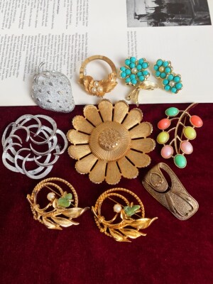 天然玉石包金树叶珍珠配饰别针