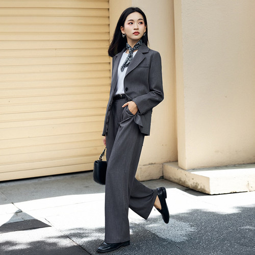 小个子深灰色西装外套+西装裤