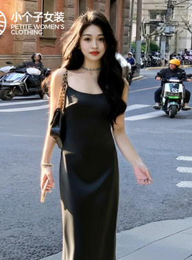 柒量一裁小个子黑色吊带连衣裙