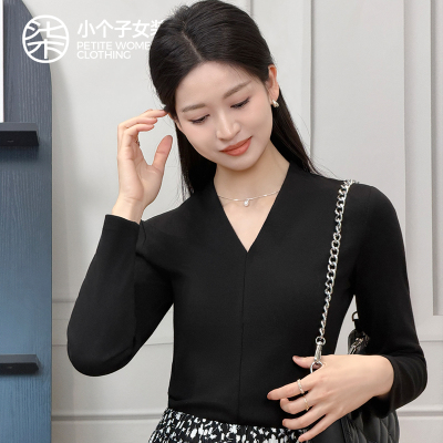 小个子早秋黑色V领上衣
