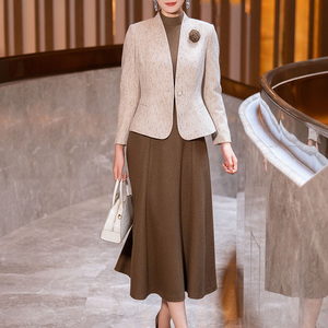 咖色小香风套装女2025冬季新款气质名媛端庄立领毛呢连衣裙两件套