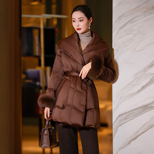 咖色羽绒服女冬季新款气质高级感收腰狐狸毛拼接修身白鸭绒外套女