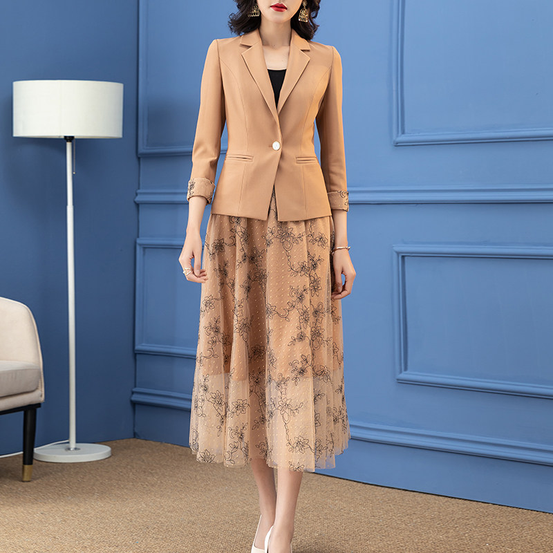 首尚格释咖色裙子套装裙女2023秋新款印花显瘦时尚洋气减龄两件套