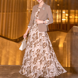 正式场合套装裙女春秋2026新款时尚端庄大气圆领连衣裙咖色两件套