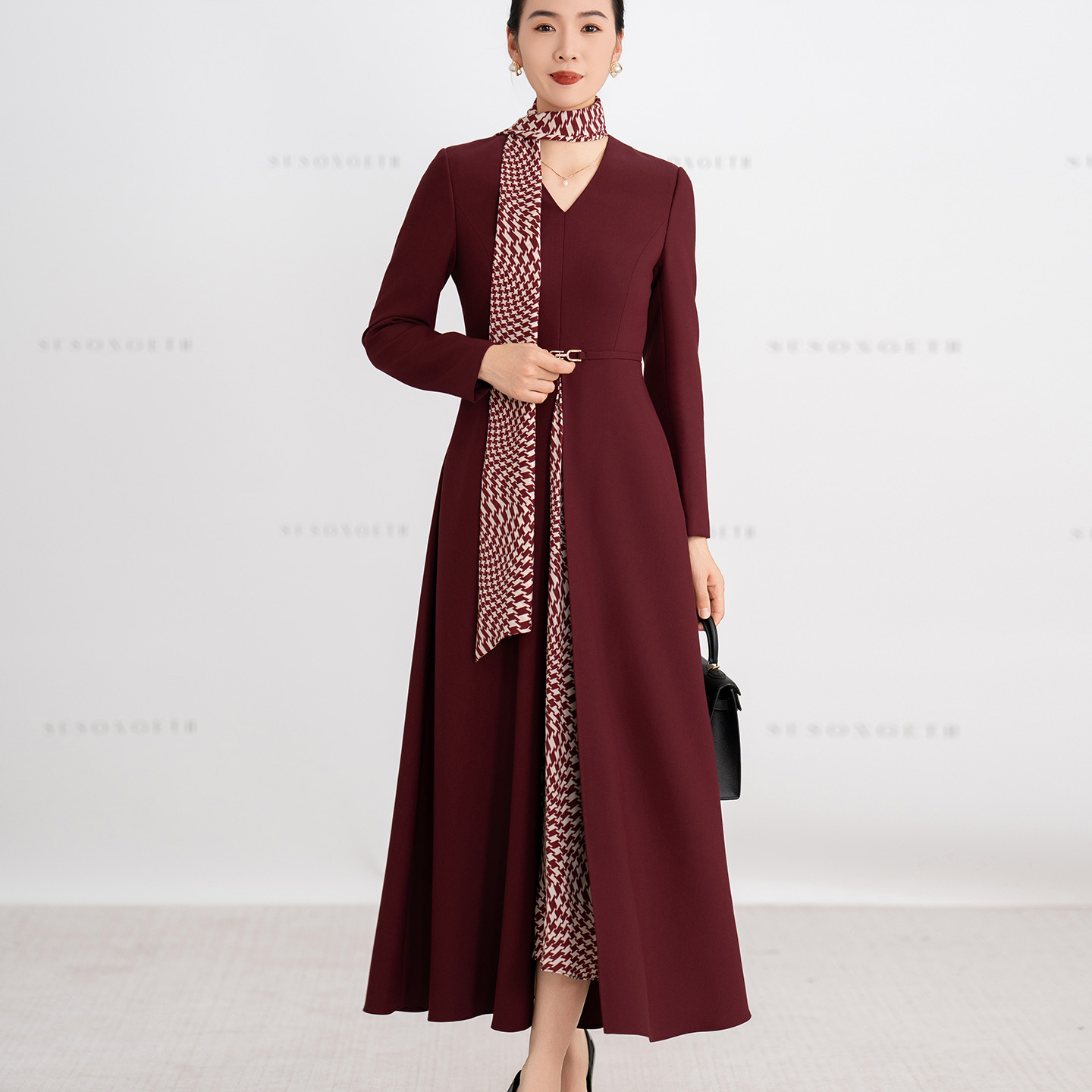 时尚气质酒红色喜婆婆婚宴装女