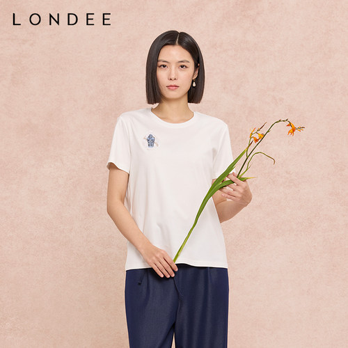 Londee/龙笛T恤女时尚休闲刺绣图案纯色上衣6S22567