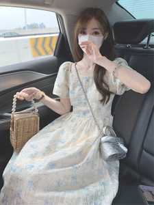 法式温柔风蓝色碎花连衣裙女夏高级感气质收腰泡泡袖仙女初恋长裙