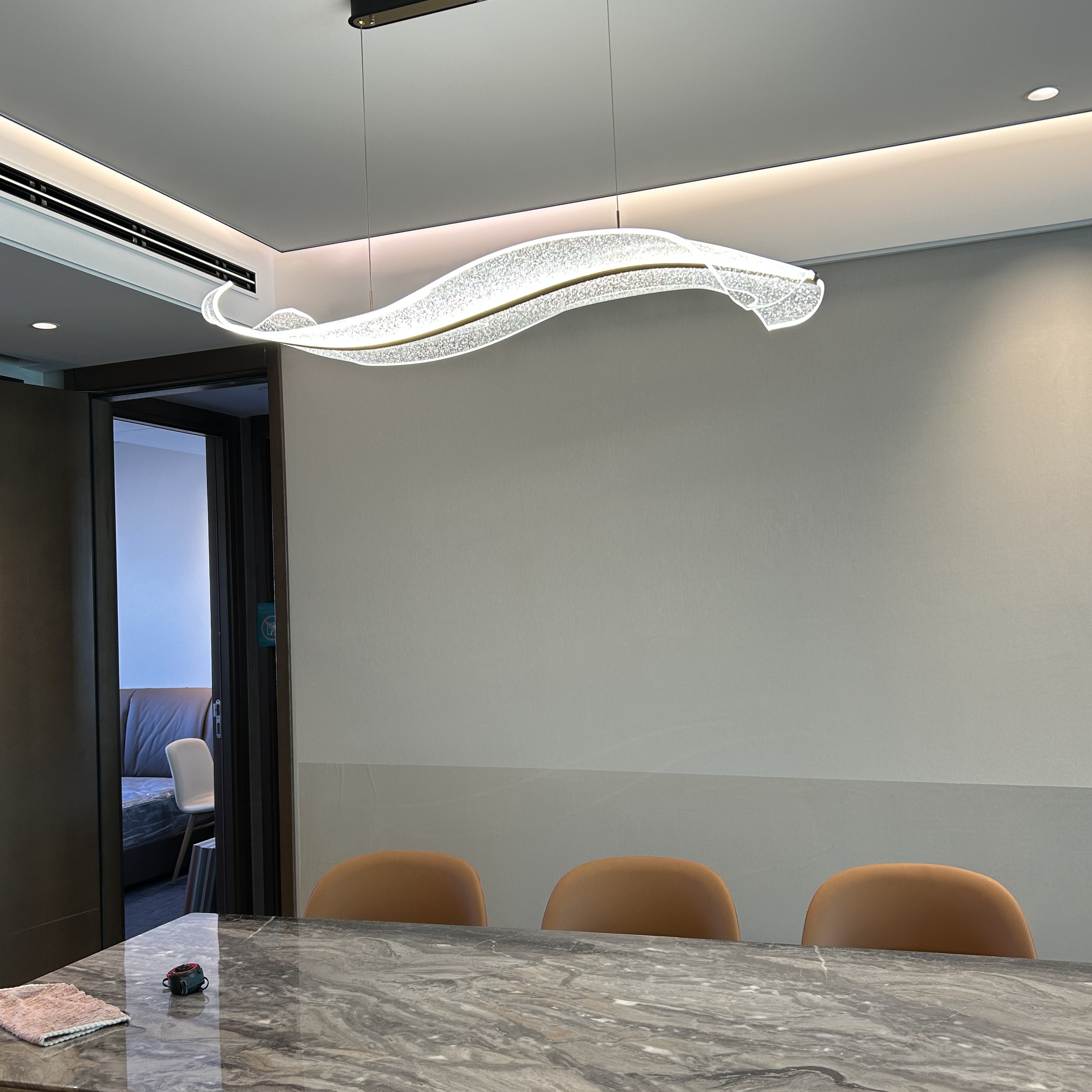 轻奢现代简约波浪铝材LED餐厅吊