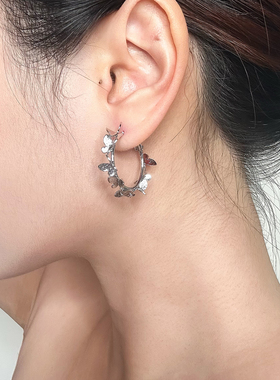 立体蝴蝶耳圈圆环耳环女简约气质高级感小众设计精致耳饰百搭个性