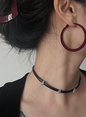 新年耳环酒红色植绒耳圈女2025年新款潮个性百搭气质秋冬圈圈耳饰