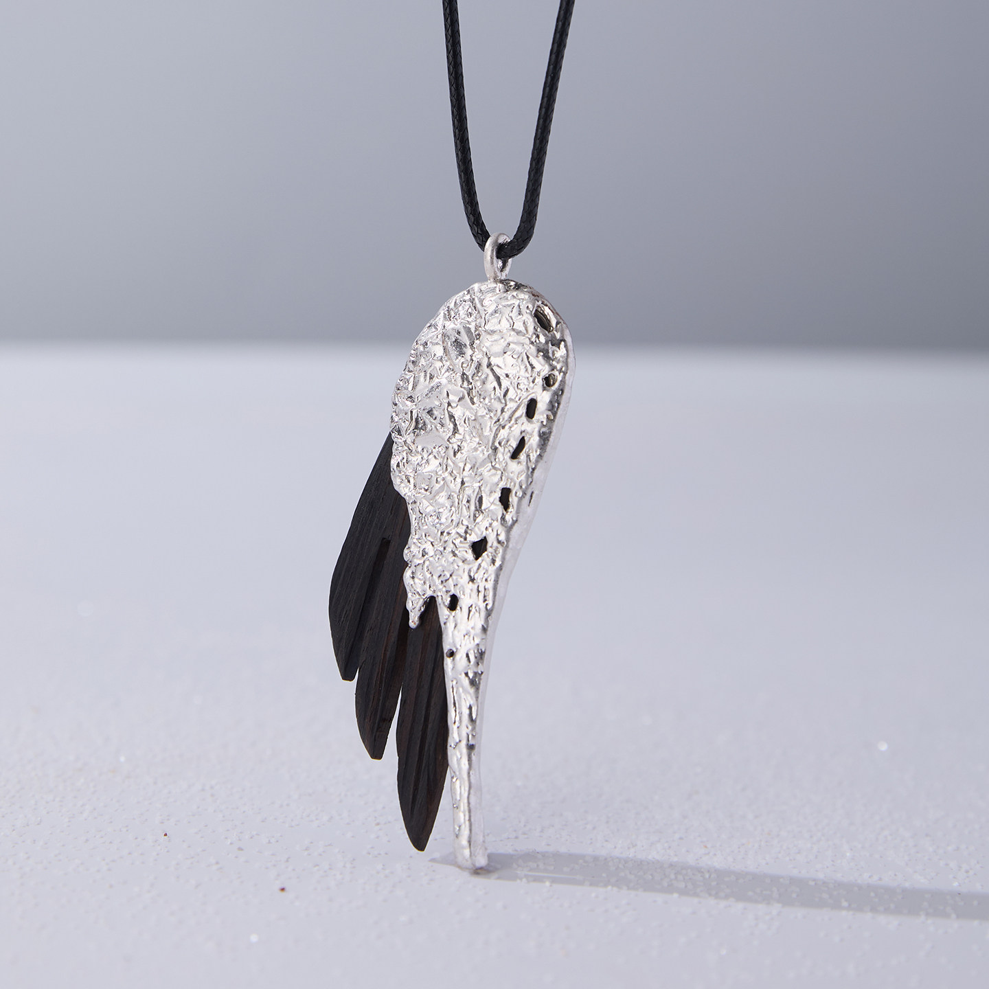 【吉羽】复古风檀木翅膀吊坠女新国风木质羽翼项链百搭长款毛衣链