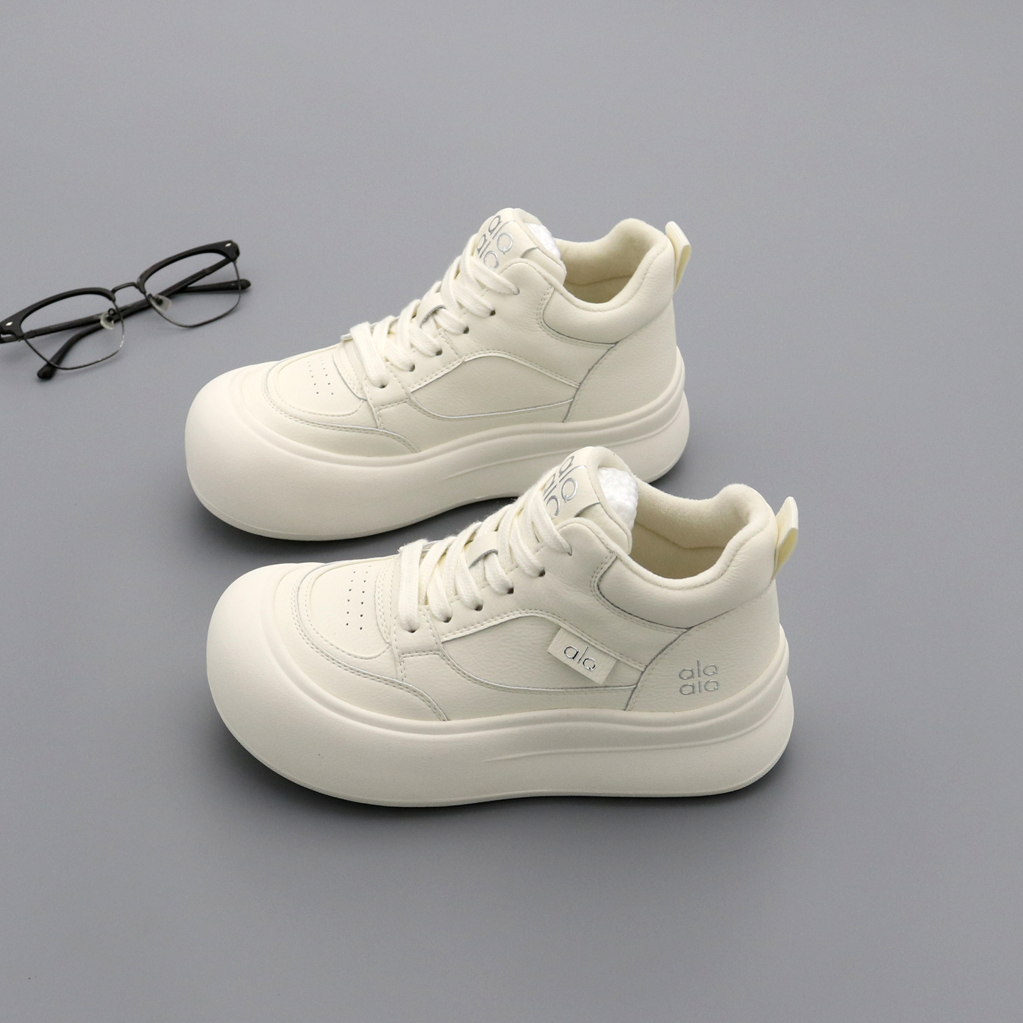 真皮加绒保暖高帮小白鞋女棉鞋