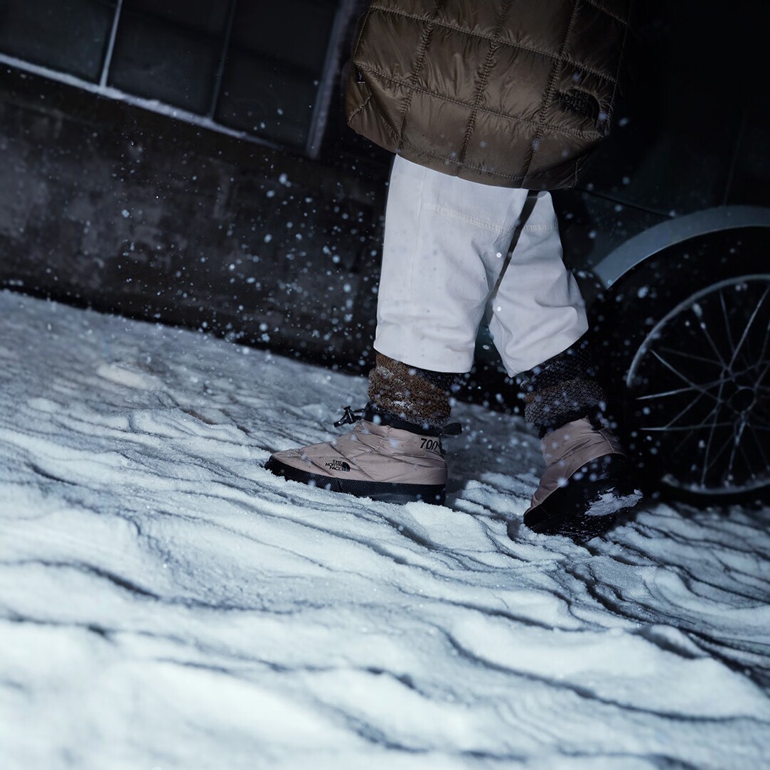 北面户外男女款防泼水保暖雪地靴