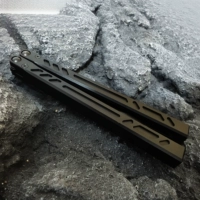 Алюминиевая рукоятка поддельного лезвия bb black Warrior с небольшими дефектами, случайный нож в хорошем состоянии, возврат и обмен.