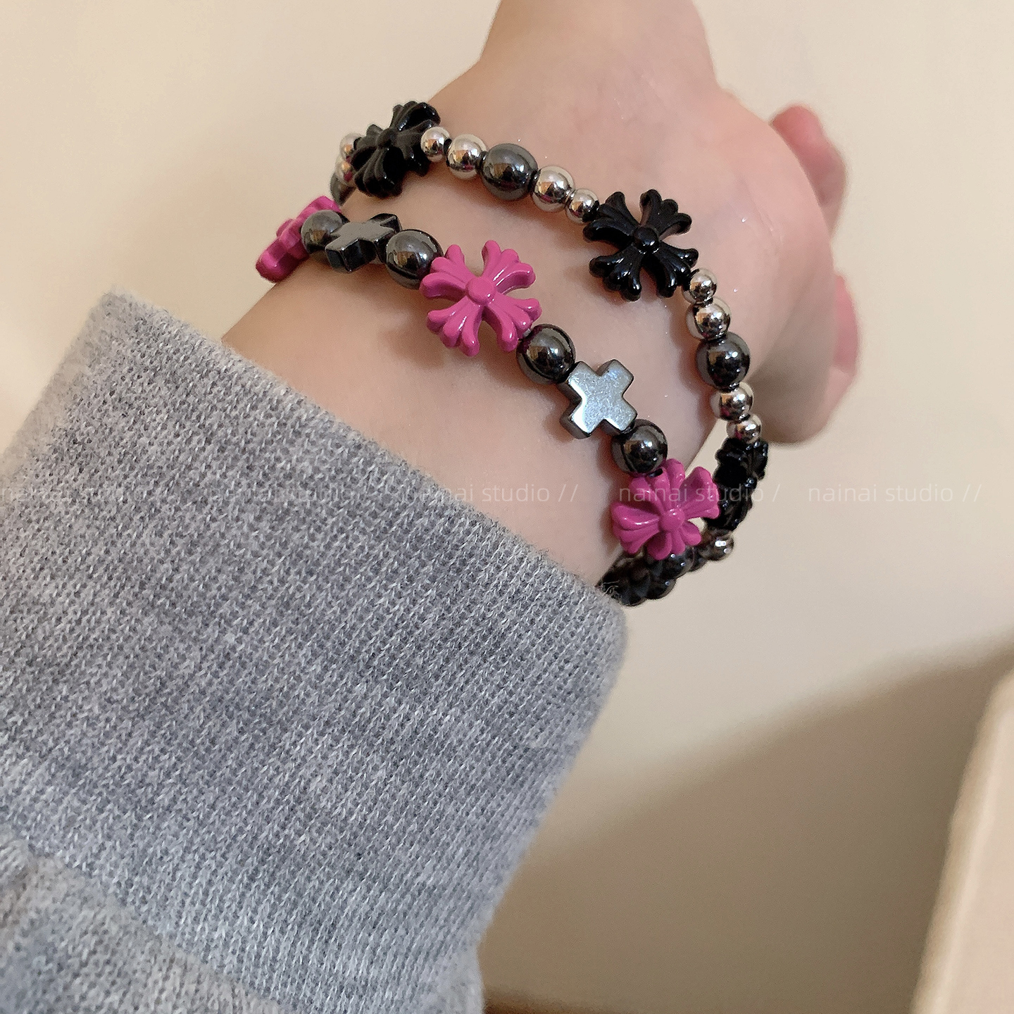 暗黑风十字架手链~甜酷辣妹串珠手串2025秋季新款手饰小众配饰女A