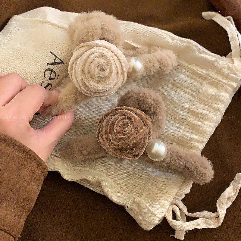 丝绒玫瑰花抓夹~珍珠复古法式高级感毛绒绒后脑勺盘发鲨鱼夹发饰,饰品/流行首饰/时尚饰品新,发饰,淘宝优惠券,粉丝福利购,淘宝优惠卷