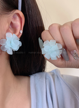 蓝色山茶花耳钉~温柔甜美小清新耳环2026夏季新款花朵度假风耳饰A