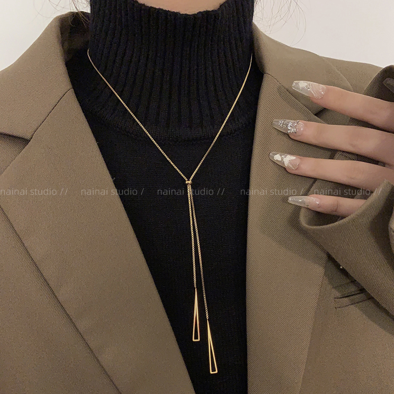 钛钢不掉色！三角吊坠毛衣链女